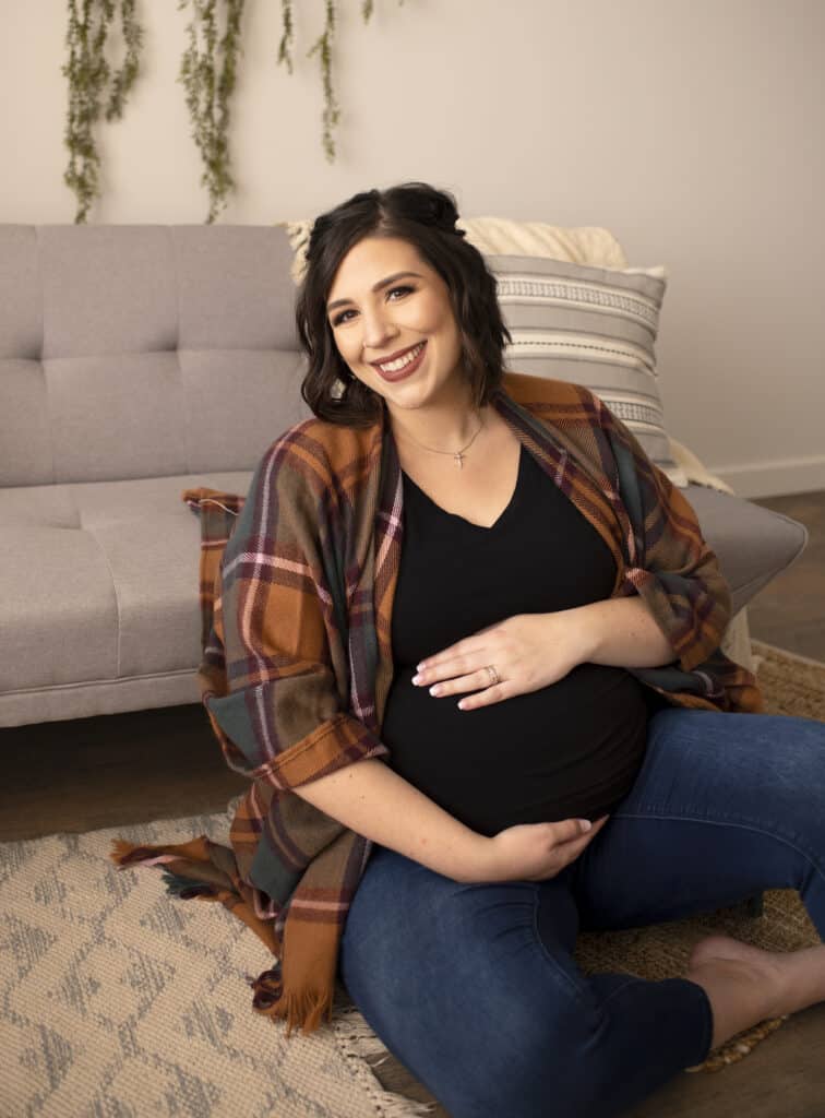 studio maternity photos in newton kansas