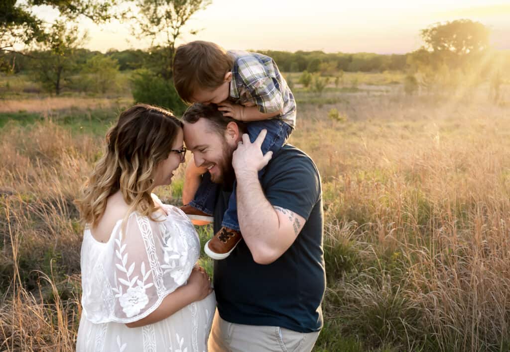 boy on dads shoulders family maternity photo